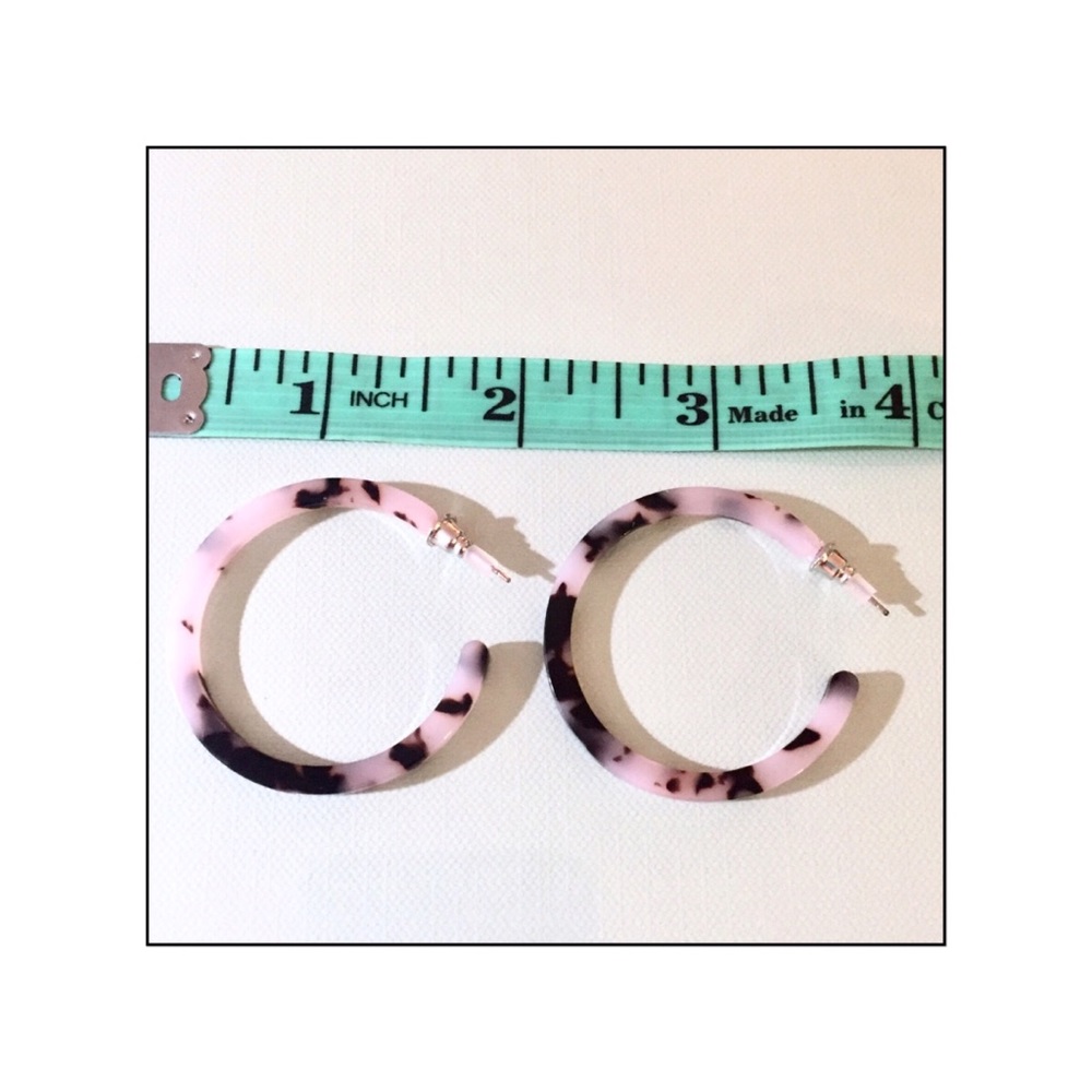 New Tortoise Pattern Hoop Earrings in Blush Tone - Picture 6 of 11